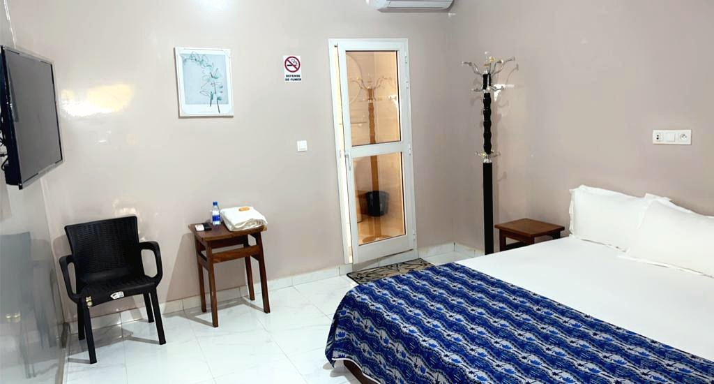 Chambre confort avec salle de bain privée à Kolda