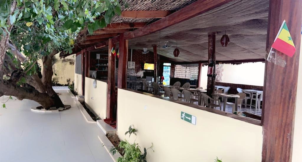 Terrasse restaurant de l’Hôtel Kolidado à Kolda